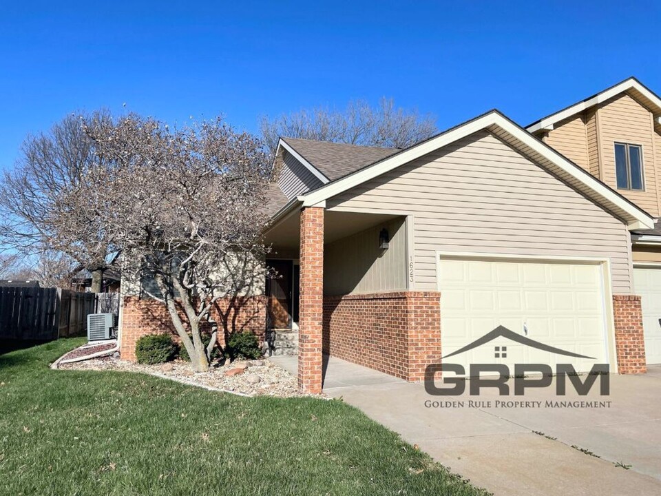 1623 Jody Ln in McPherson, KS - Building Photo