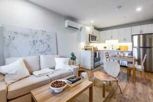 38 King Street W in Hamilton, ON - Building Photo