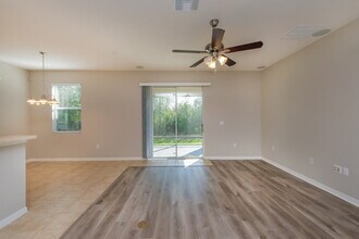 6222 Twin Bridges Dr in Zephyrhills, FL - Foto de edificio - Building Photo