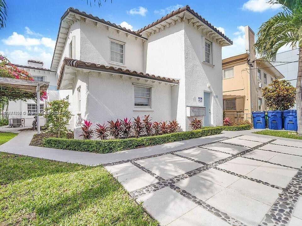 6966 Byron Ave in Miami Beach, FL - Building Photo