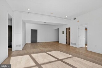 301 Spring Garden St in Philadelphia, PA - Building Photo - Building Photo