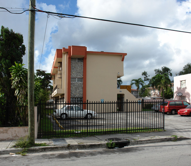 1870 SW 3rd St in Miami, FL - Building Photo - Building Photo