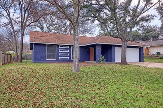 11813 Highland Oaks Trail in Austin, TX - Building Photo - Building Photo
