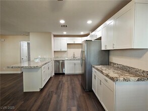 7933 Terrace Rock Way in Las Vegas, NV - Building Photo - Building Photo