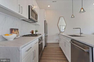 1255 Penn St NE, Unit 2 in Washington, DC - Foto de edificio - Building Photo