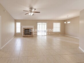 1433 Kingfisher Ln N in Jacksonville, FL - Foto de edificio - Building Photo