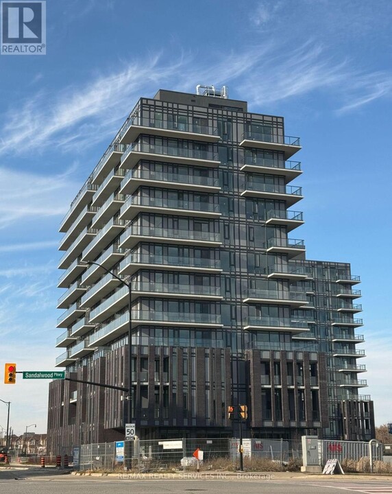 215-10215 Veterans Drive in Brampton, ON - Building Photo