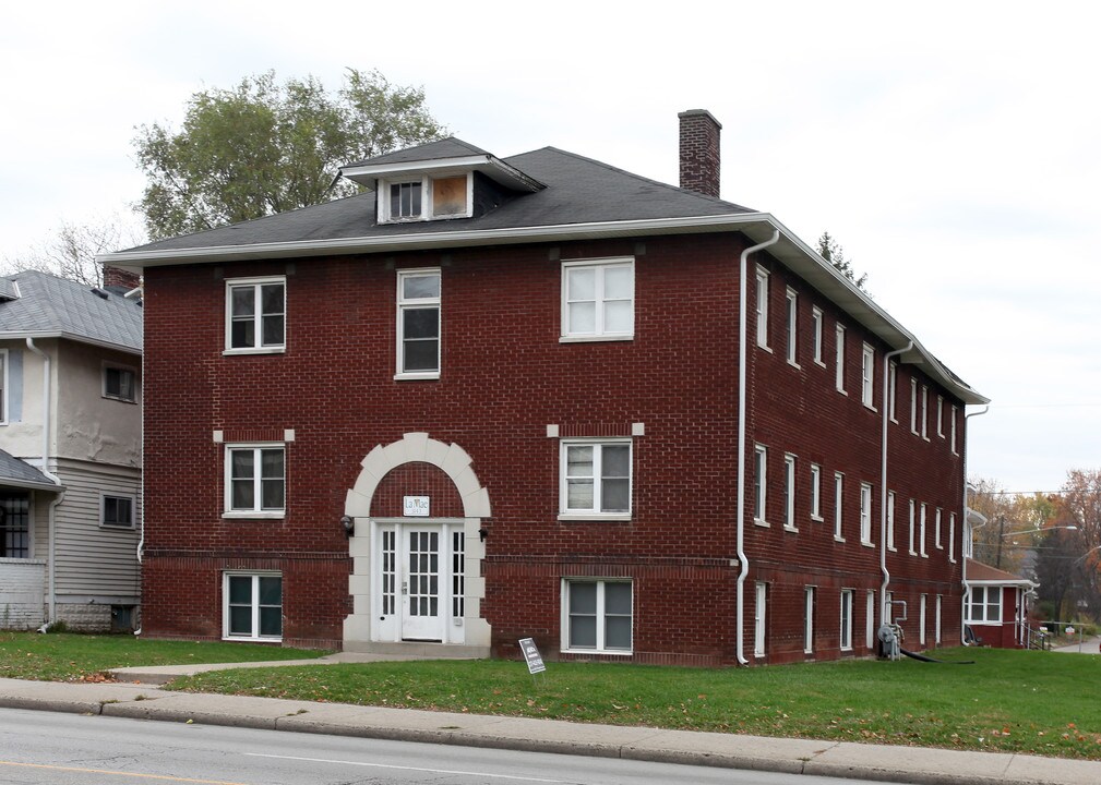 5143 E Washington St in Indianapolis, IN - Building Photo
