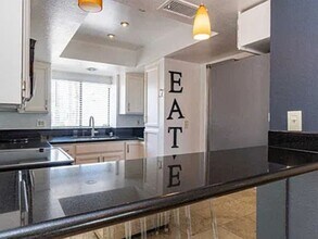 318 W Sandra Ter in Phoenix, AZ - Foto de edificio - Building Photo