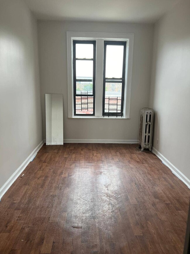 85 Louisa St in Brooklyn, NY - Building Photo - Building Photo
