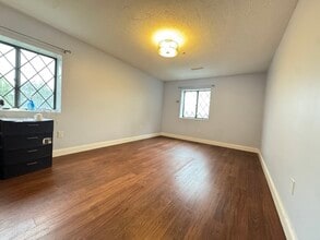 18 Buckley St, Unit 2 in Quincy, MA - Foto de edificio - Building Photo