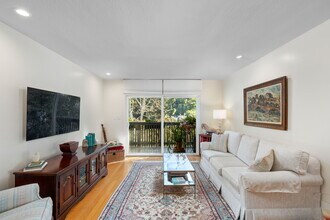 3604 W Estates Ln in Rolling Hills Estates, CA - Foto de edificio - Building Photo