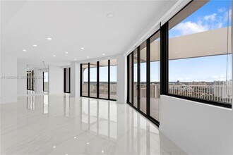 2000 Island Blvd in Aventura, FL - Foto de edificio - Building Photo