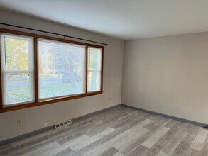 566 Kenwood Ave, Unit A in Delmar, NY - Building Photo - Building Photo