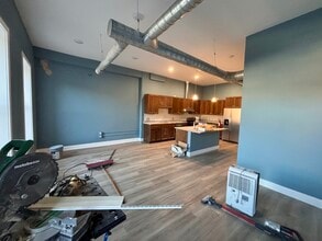 315 E Main St, Unit #201 in Ottumwa, IA - Foto de edificio - Building Photo