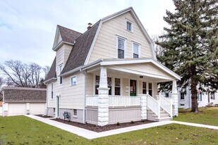 3756 S Whitnall Ave in Milwaukee, WI - Building Photo