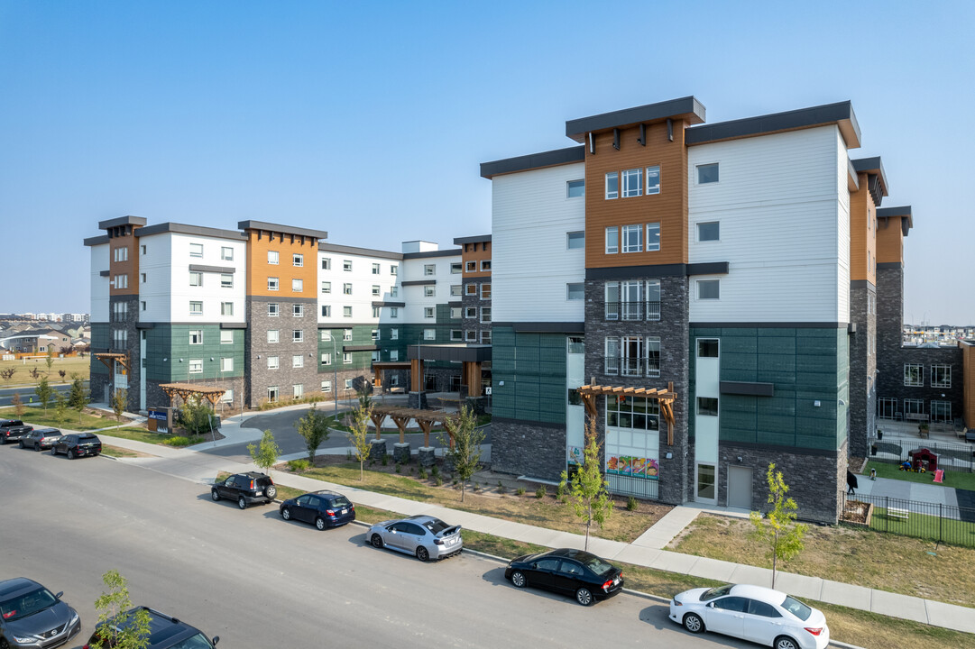 Skyward in Calgary, AB - Building Photo