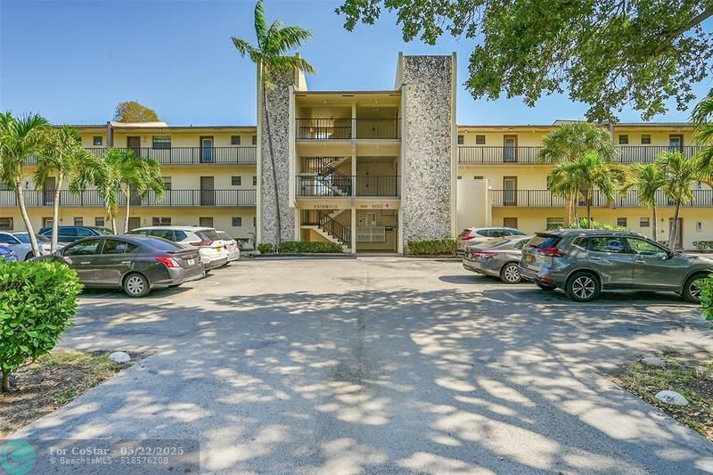 9150 NW 38th Dr in Coral Springs, FL - Foto de edificio