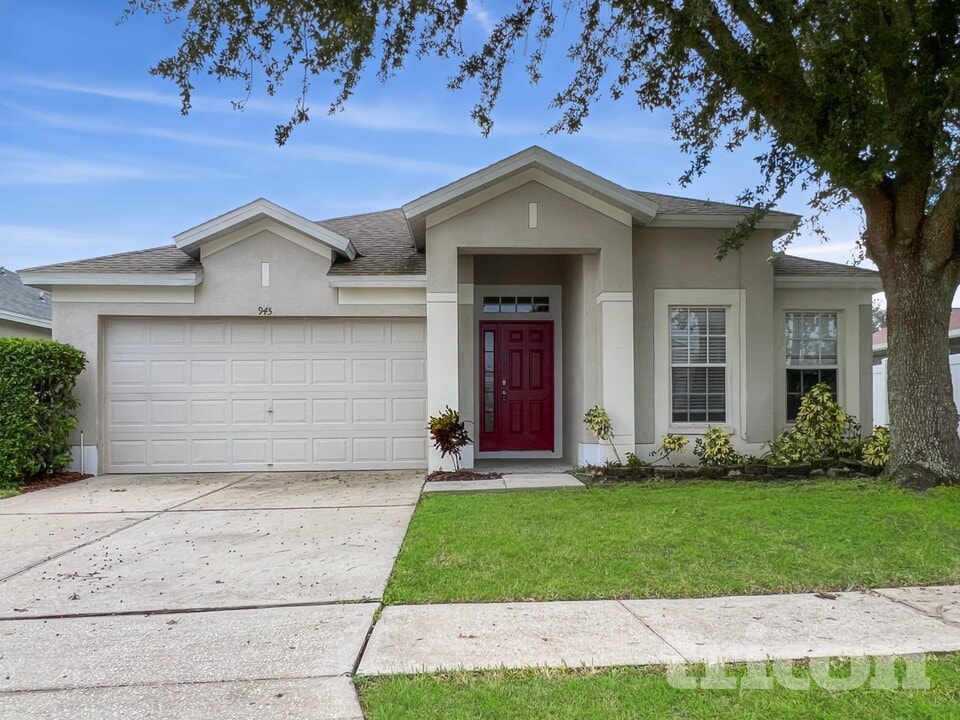 945 Ridge Haven Dr in Brandon, FL - Foto de edificio