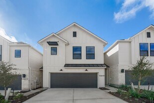 13616 Giovannis Gdn in San Antonio, TX - Building Photo