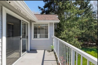 7453 Newcastle Golf Club Rd, Unit B302 in Newcastle, WA - Building Photo - Building Photo