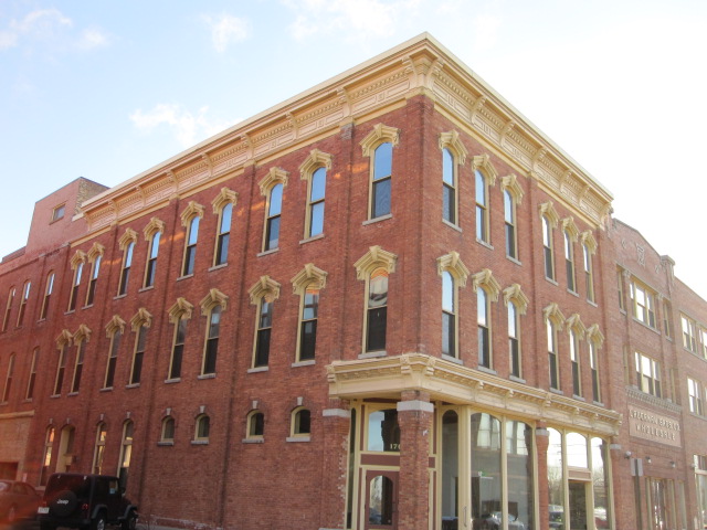 1701 Dunlap Avenue in Marinette, WI - Foto de edificio