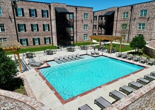Silo Lofts in Southaven, MS - Foto de edificio - Building Photo