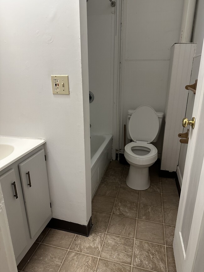 16 Mount Vernon Pl, Unit 1 in Barre, VT - Building Photo - Building Photo
