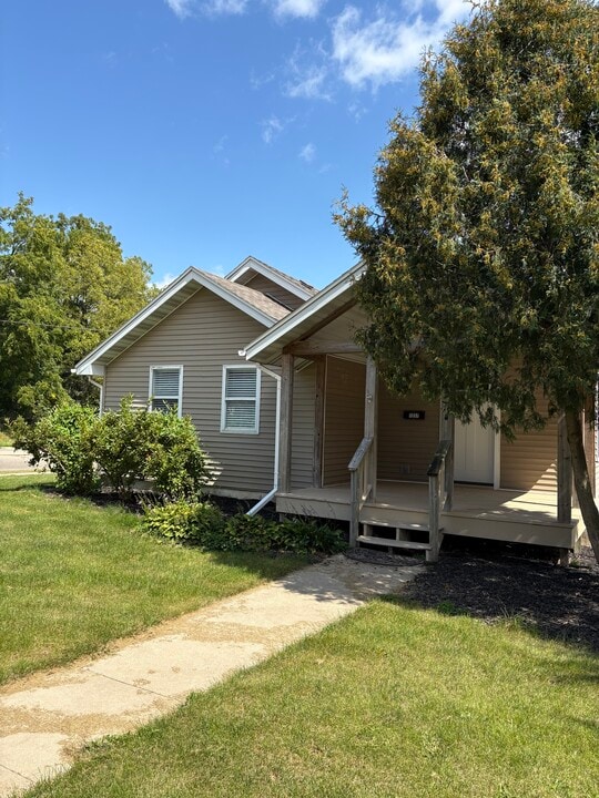 1237 Center St in Lake Geneva, WI - Building Photo