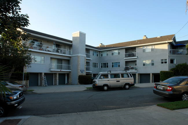 Santa Barbara Shores in Santa Barbara, CA - Building Photo - Building Photo