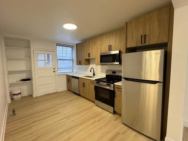 6310 N Artesian Ave in Chicago, IL - Building Photo - Building Photo