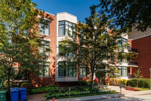11 Hillside Av in Westmount, QC - Building Photo