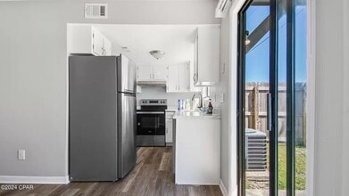 5117 E 10th St in Panama City, FL - Building Photo - Building Photo