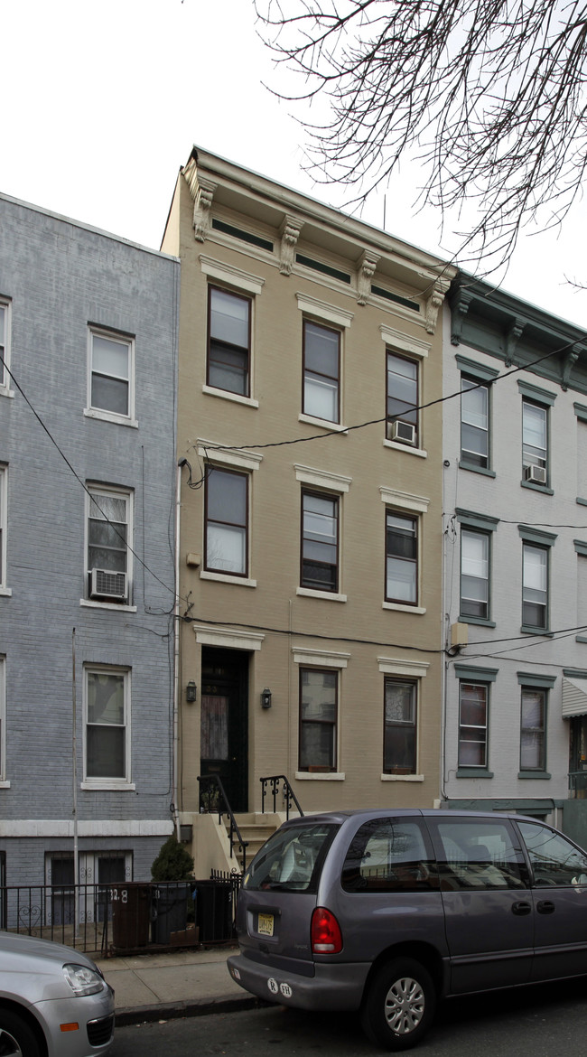 330 Park Ave in Hoboken, NJ - Foto de edificio - Building Photo