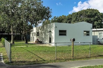 1046 Jann Ave in Opa Locka, FL - Building Photo - Building Photo