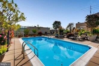 1325 18th St NW-Unit -410 in Washington, DC - Building Photo - Building Photo