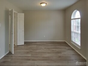 1701 Pecan View Dr in Garland, TX - Foto de edificio - Building Photo