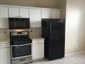 76 Daisy Meadow Trail in Lawrenceville, GA - Building Photo - Building Photo