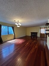 7689 Melody Dr in Rohnert Park, CA - Foto de edificio - Building Photo