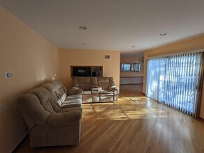 604 Marseilles Cir in Buffalo Grove, IL - Building Photo - Building Photo