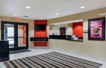 Furnished Studio-Providence - West Warwick in West Warwick, RI - Foto de edificio - Building Photo