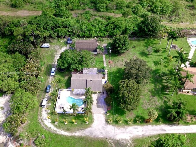 10646 Barn Rd in Wellington, FL - Building Photo - Building Photo