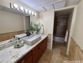 1600 Ala Moana Blvd in Honolulu, HI - Foto de edificio - Building Photo