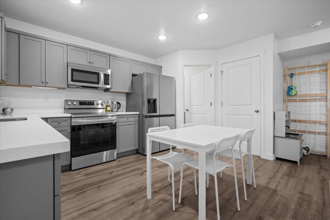 645 S Plum Creek Ln E in Ogden, UT - Building Photo - Building Photo