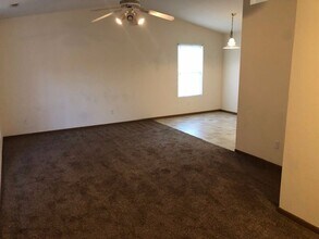 4809-4811-4811 Geyser Blvd in Columbia, MO - Building Photo - Building Photo