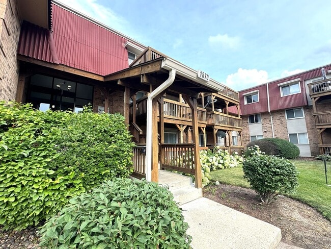 1870 Tall Oaks Dr in Aurora, IL - Building Photo - Building Photo