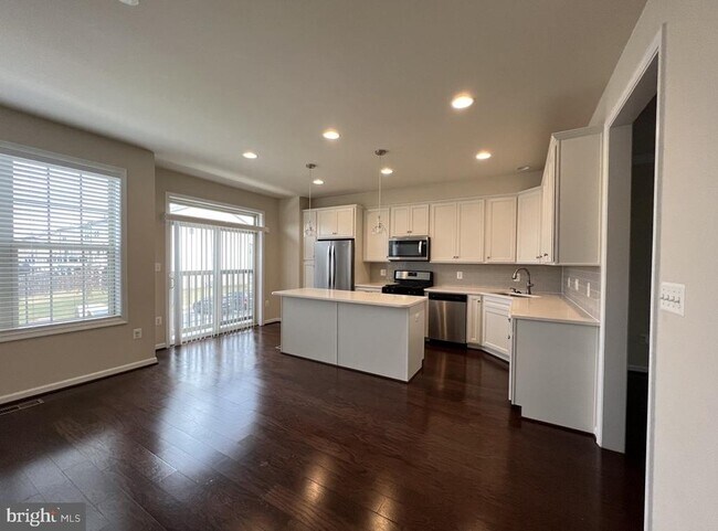 16005 Marsh Pl in Haymarket, VA - Building Photo - Building Photo