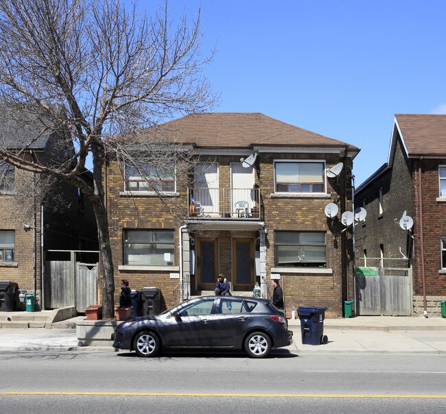 1760-1762 Danforth Ave in Toronto, ON - Building Photo - Building Photo
