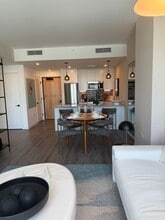 55 NW 24th St, Unit A1 in Miami, FL - Foto de edificio - Building Photo