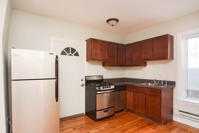 644 W Oakdale Ave, Unit A04C in Chicago, IL - Foto de edificio - Building Photo